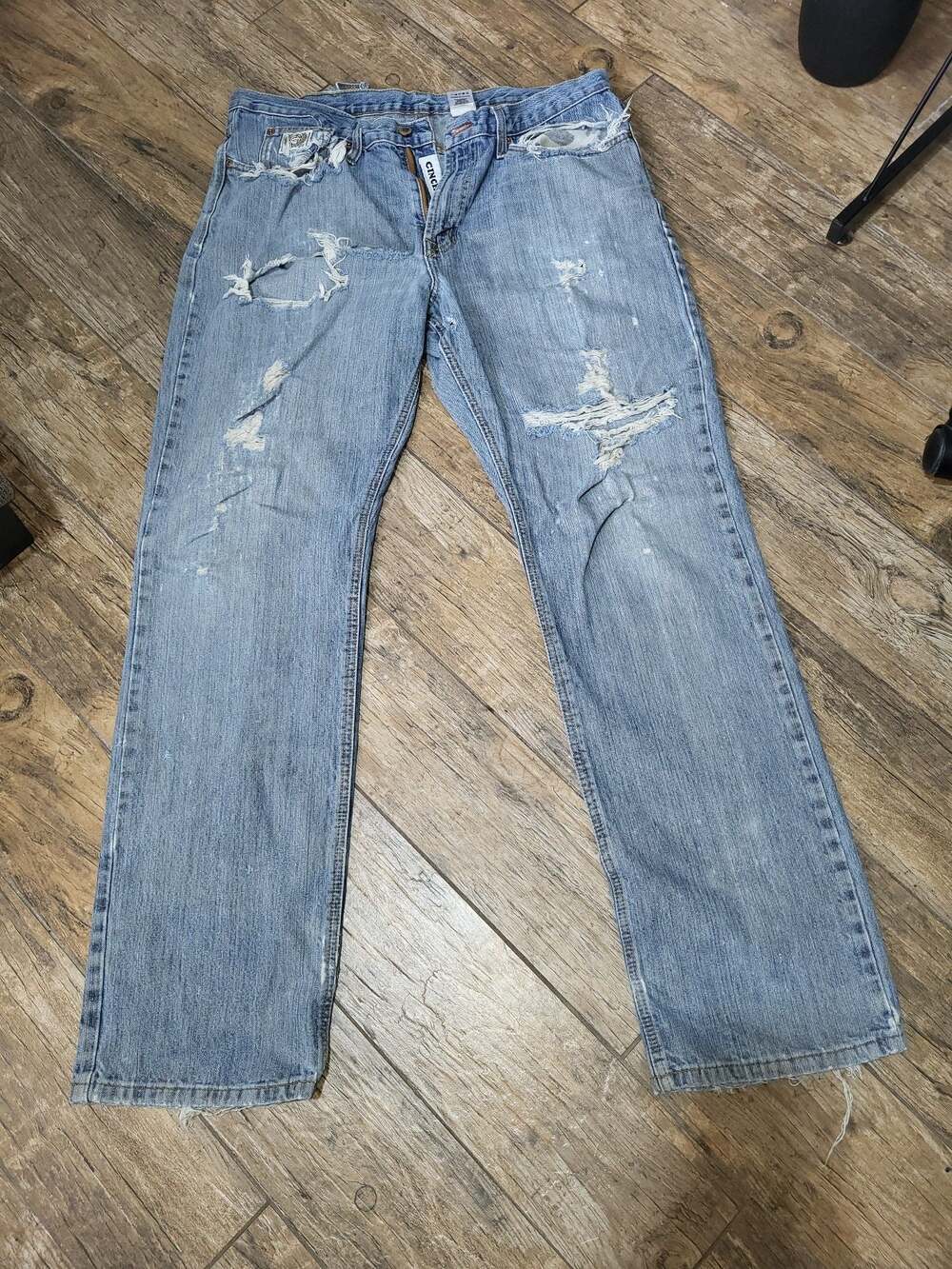 Cinch Men's Light Wash Thrashed and Distressed Straight Leg Jeans